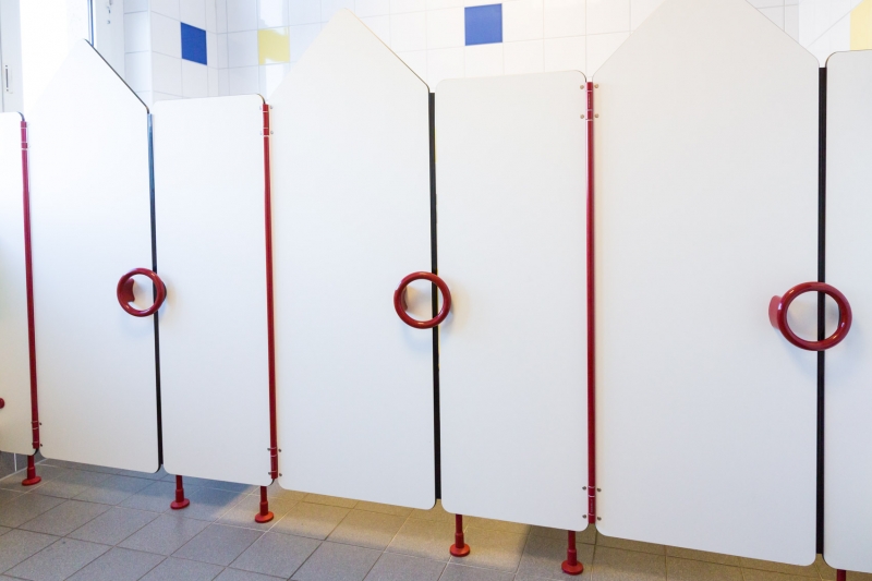Das Mikado verfügt über insgesamt vier Waschräume, mit jeweils 3 Wachbecken und 3 Toiletten.